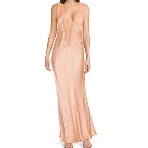 NWT 🏷️ Rumored Rose Gold Venice Maxi Dress